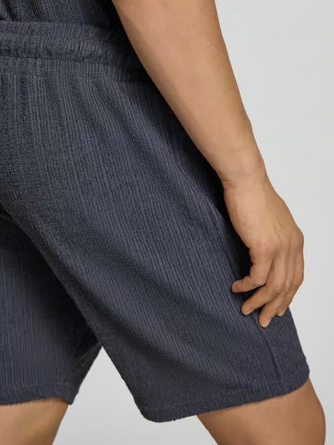 PEGADOR Short met labelpatch model 'LIBCO'