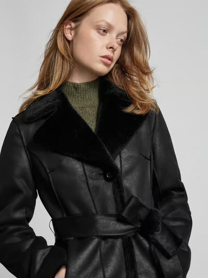 PETITE M. Keerbare lange jas in leerlook