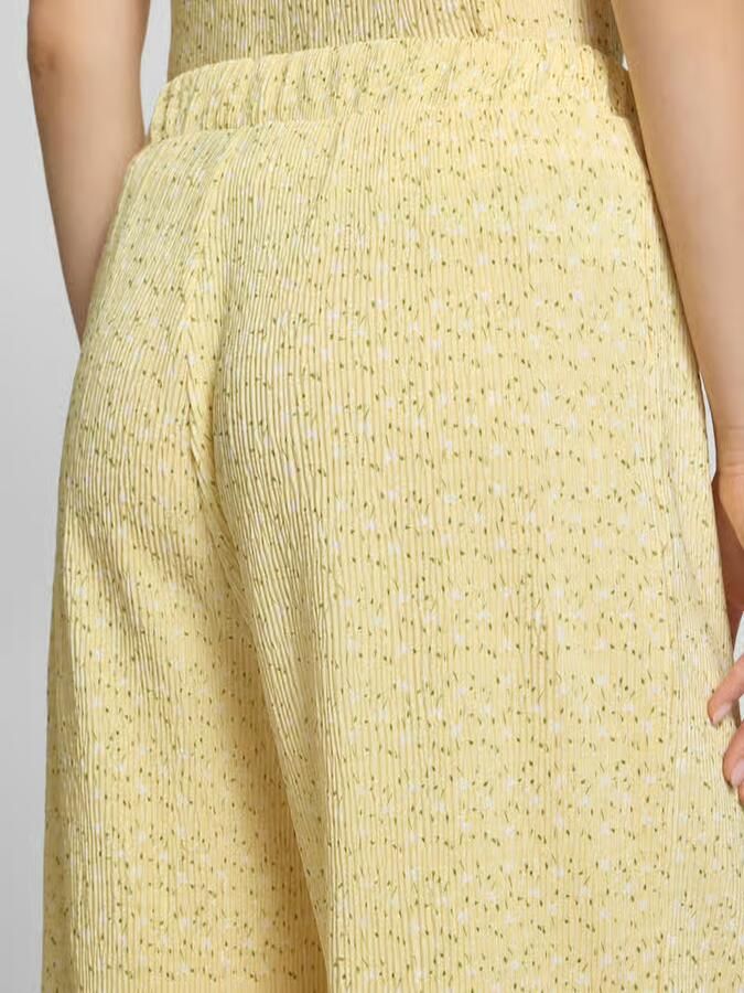 Pieces regular fit culotte met all-over motief model 'FLORA'