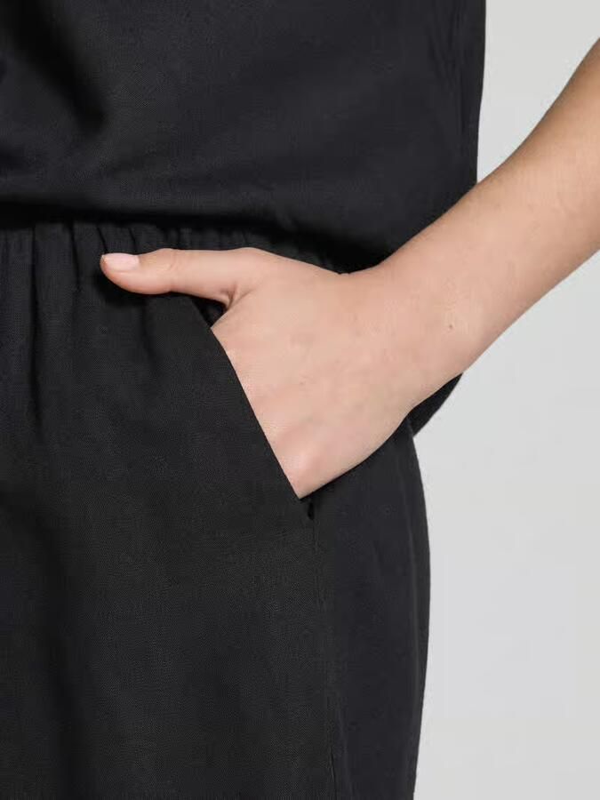 Pieces Regular fit korte broek met all-over motief model 'PIA'
