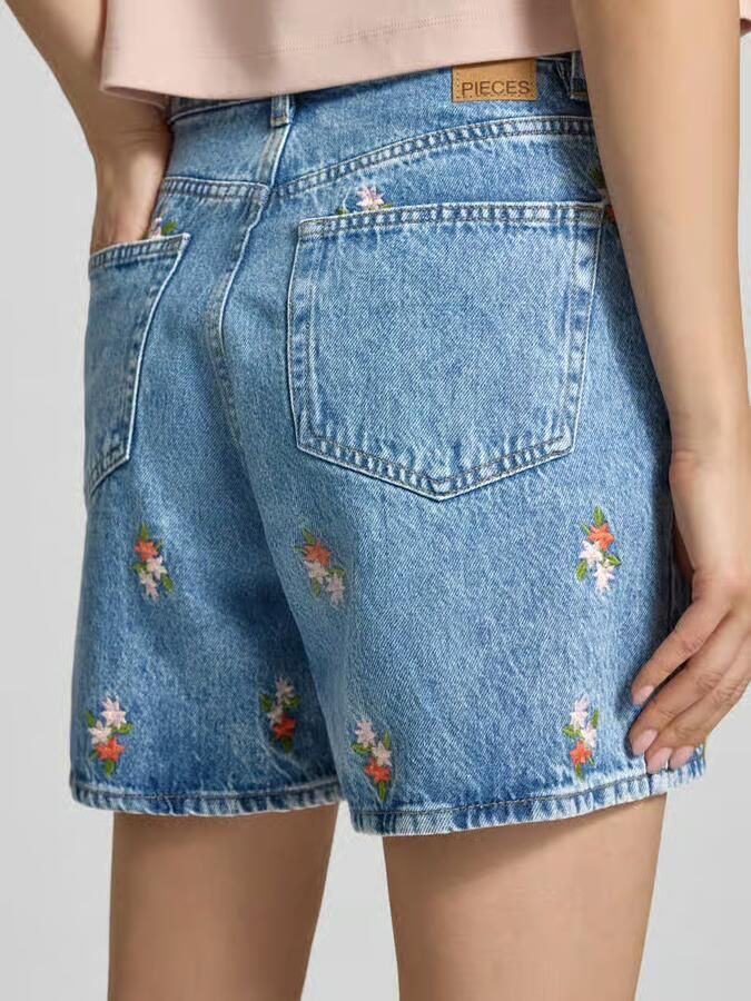 Pieces regular fit korte jeans van puur katoen model 'SKY'