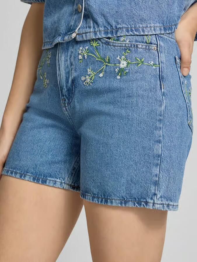 Pieces regular fit korte jeans van puur katoen model 'SKY'