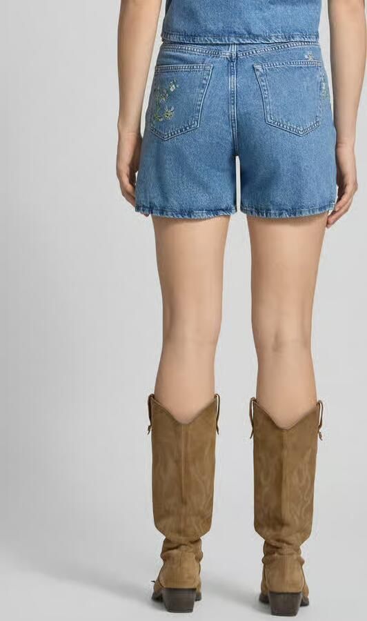 Pieces regular fit korte jeans van puur katoen model 'SKY'