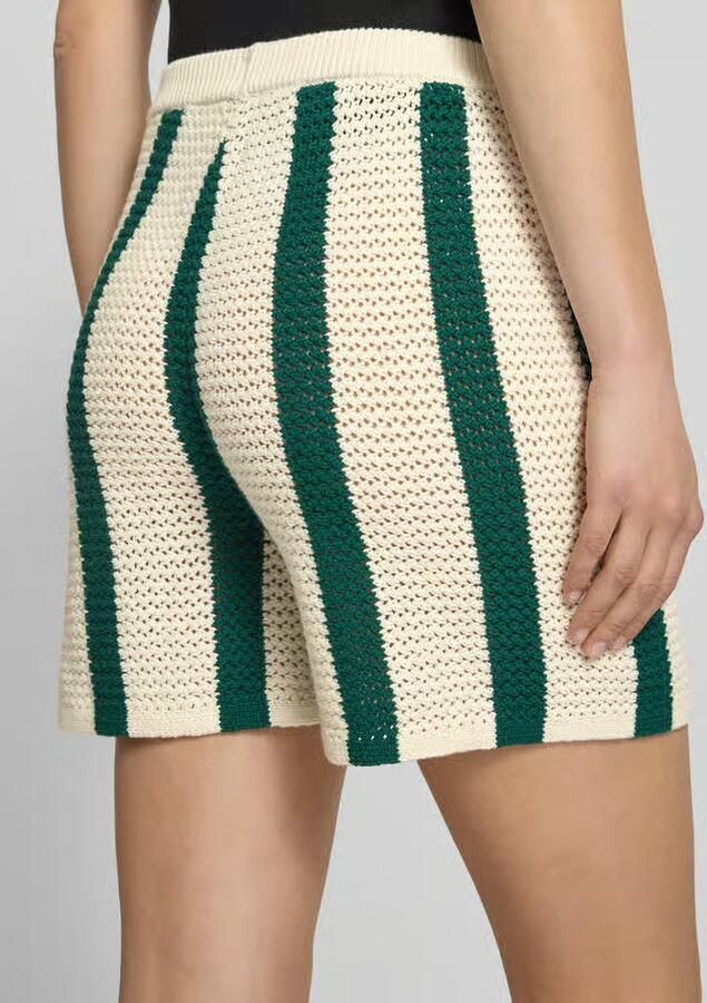 Pieces regular fit sweatshorts van puur katoen model 'KENZIE'