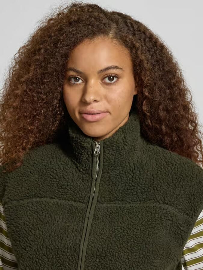 Pieces relaxed fit bodywarmer in teddylook model 'SADIA' - Foto 2