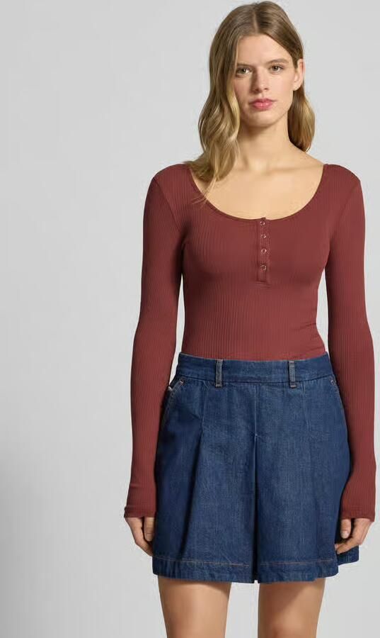 Pieces Slim fit T-shirt van katoenmix met kort drukknooppaneel model 'KITTE' - Foto 12
