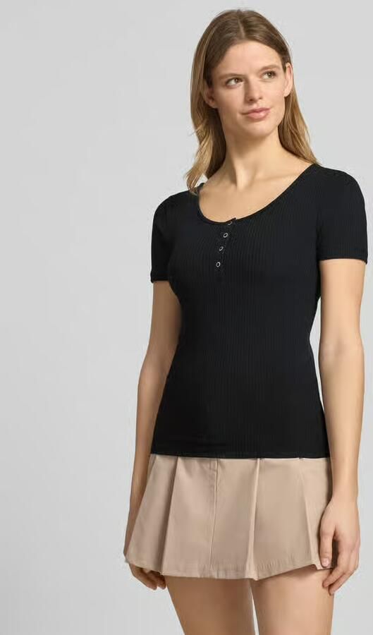 Pieces Slim fit T-shirt van katoenmix met kort drukknooppaneel model 'KITTE' - Foto 7