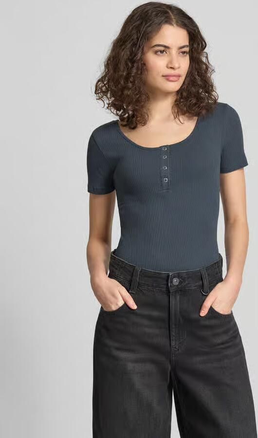 Pieces T-shirt met korte drukknoopsluiting model 'KITTE' - Foto 8