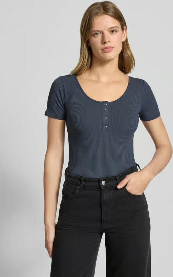 Pieces T-shirt met korte drukknoopsluiting model 'KITTE' - Foto 5