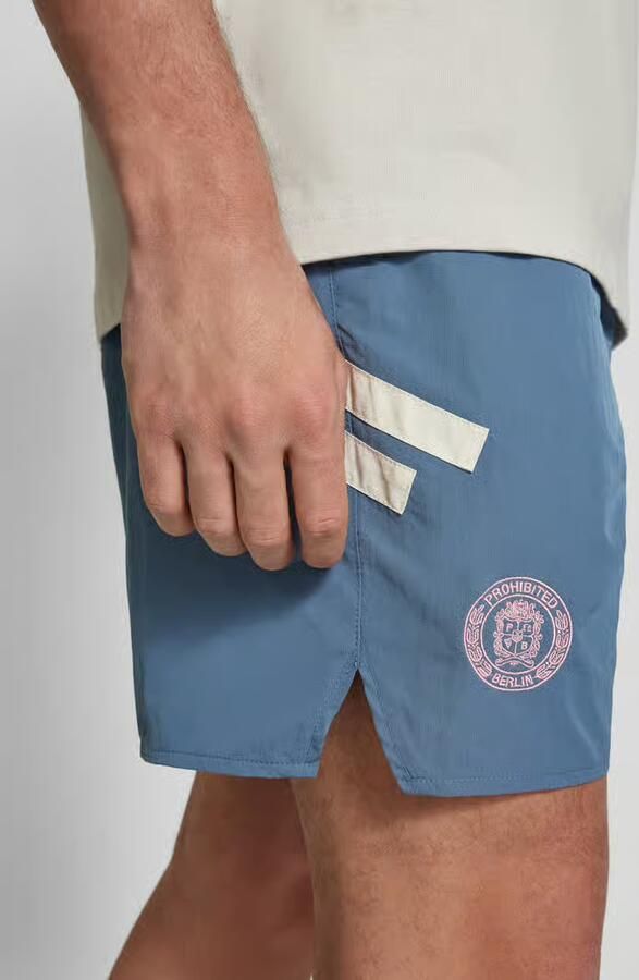 PROHIBITED Regular fit korte broek met label- en logostitching