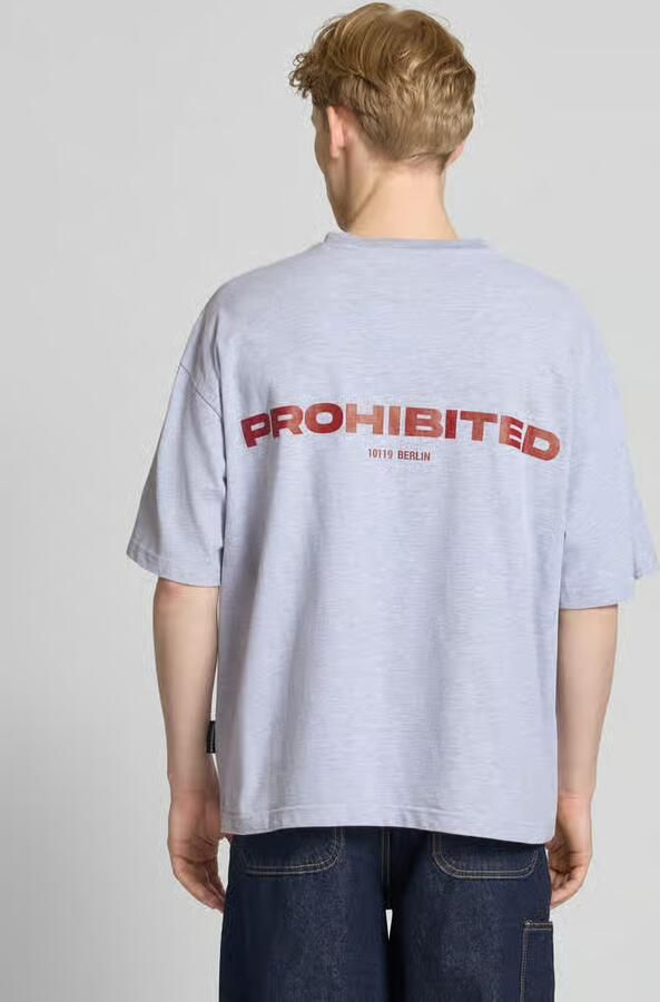 PROHIBITED Relaxed fit T-shirt met extra brede schouders