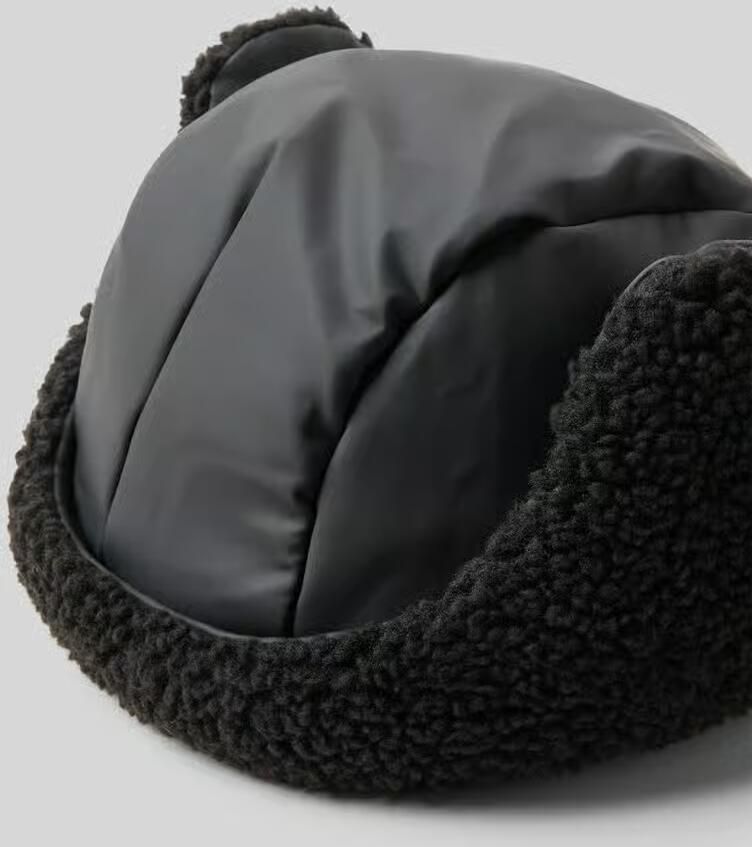 Rains Muts met voering van teddybont model 'Fleece Trapper'
