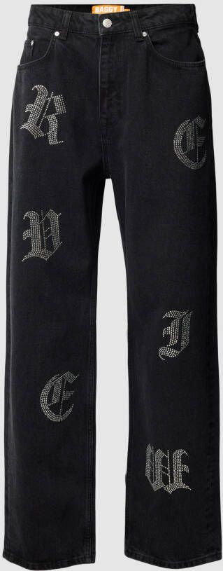 REVIEW Baggy jeans met bling-details