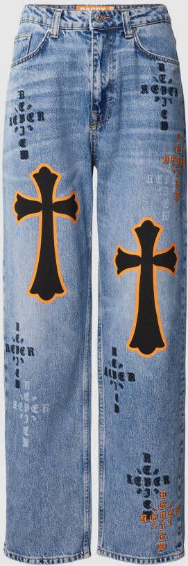 Review Baggy jeans met Crucifix-print