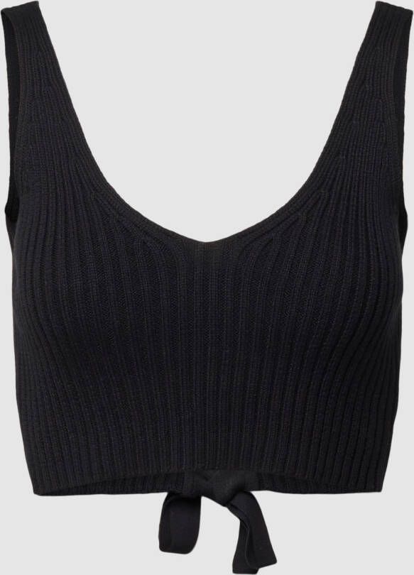 REVIEW Korte top met vetersluiting aan de achterkant