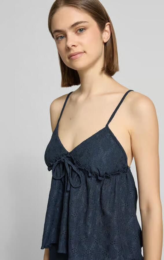 REVIEW Babydoll-top met peplumdetail en opengewerkte borduursels