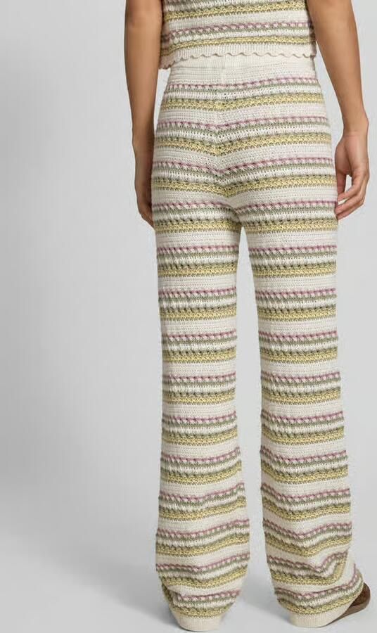 REVIEW Bootcut broek in all-over look - Foto 3