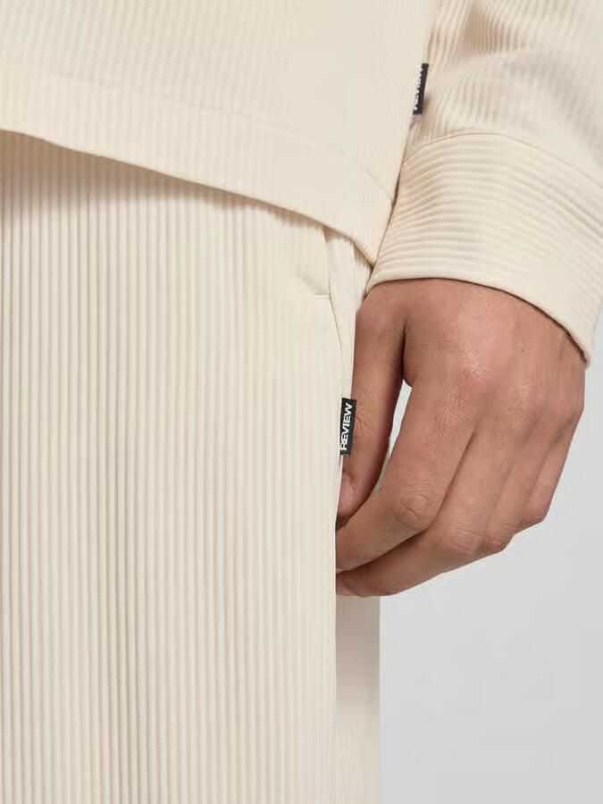 REVIEW Broek met elastische tailleband in plissélook