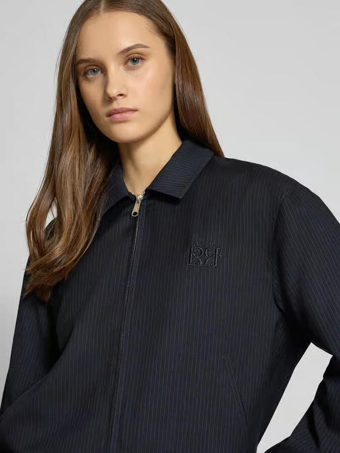 REVIEW Casual blousonjack met krijtstrepen