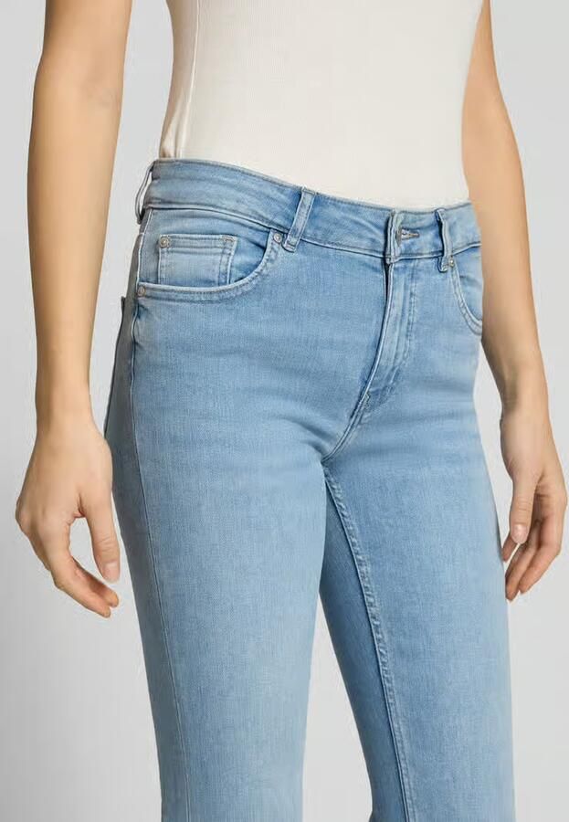REVIEW Flared jeans met 5-pocketmodel