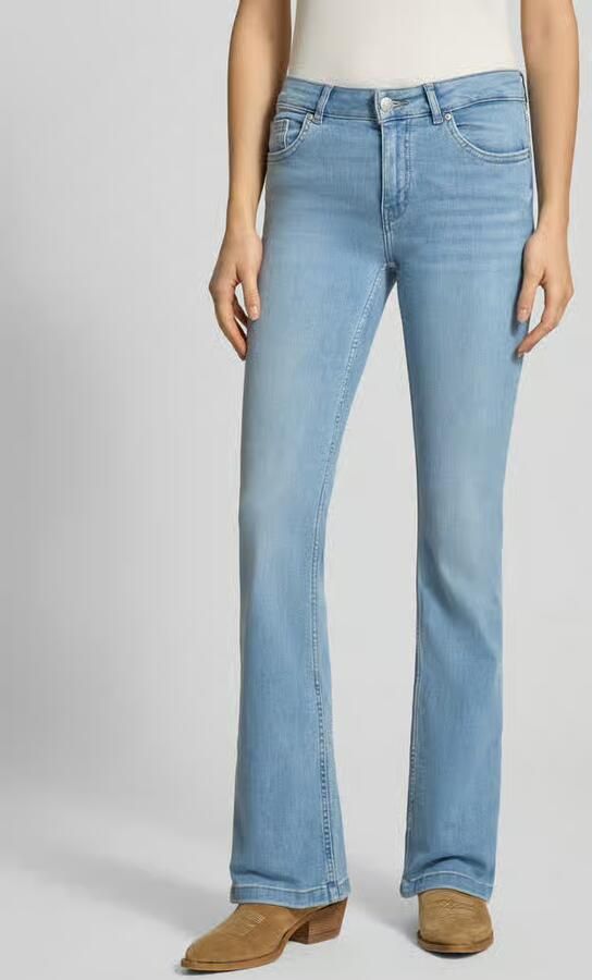 REVIEW Flared jeans met 5-pocketmodel - Foto 2