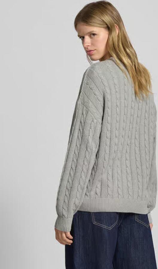 REVIEW Gebreide pullover met kabelpatroon en ronde hals