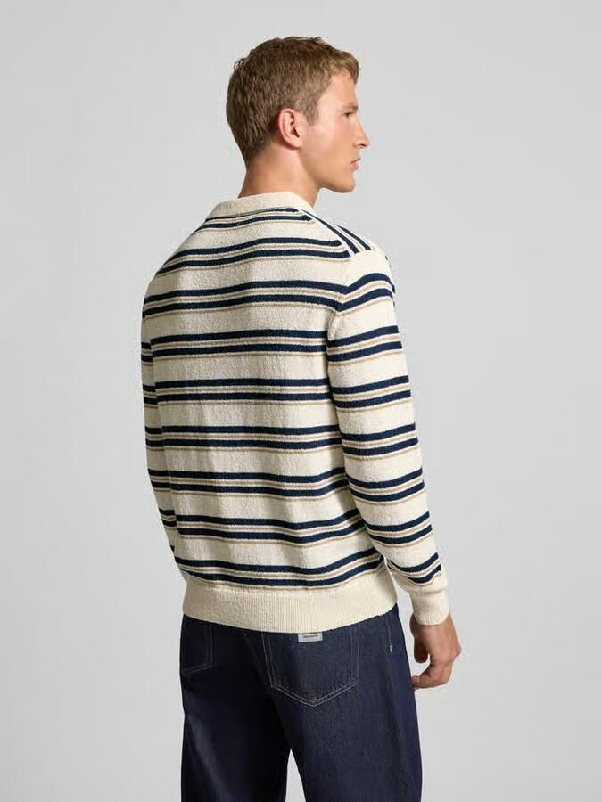 REVIEW Gebreide pullover met polokraag in bouclé-look