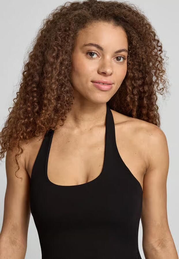 REVIEW Getailleerde top met halter met ronde hals