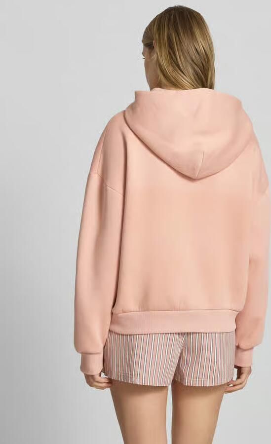 REVIEW Hoodie met extra brede schouders en kangoeroezak