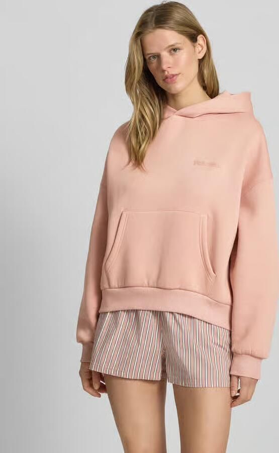 REVIEW Hoodie met extra brede schouders en kangoeroezak - Foto 2