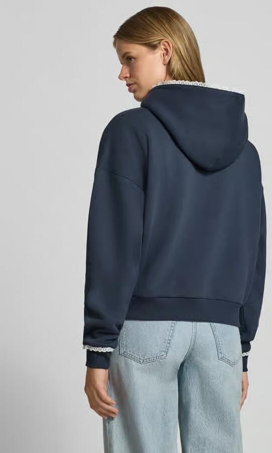 REVIEW hoodie met gehaakt kant - Foto 3