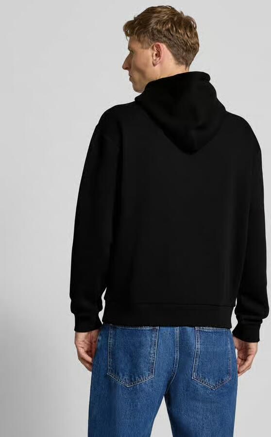 REVIEW Hoodie met kangoeroezak