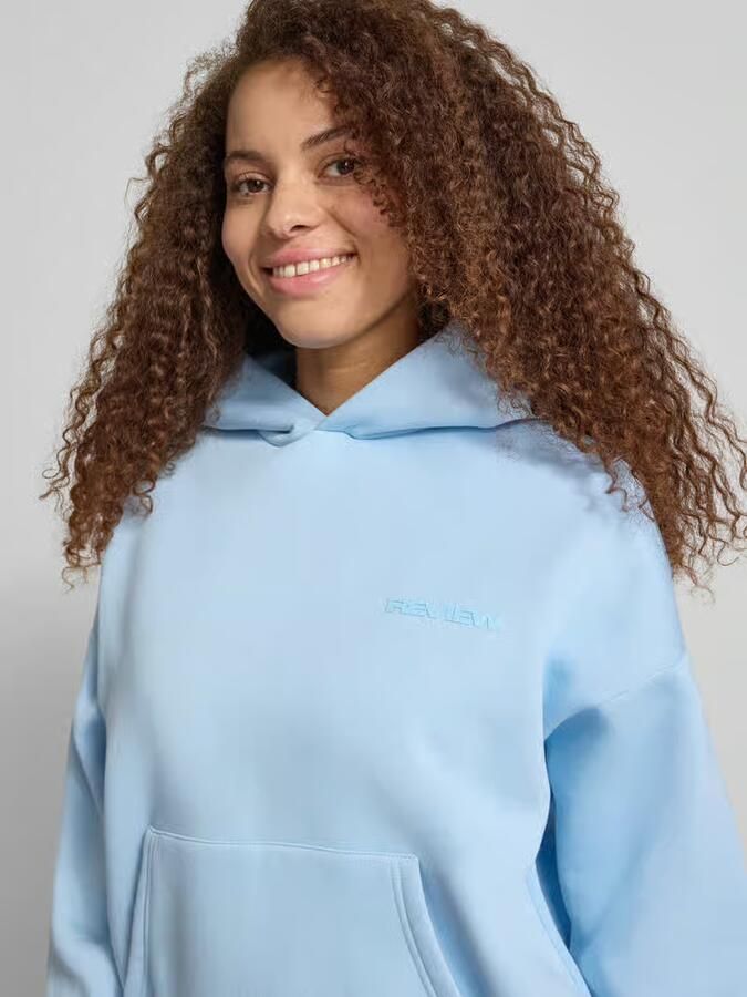 REVIEW Hoodie met logoprint en kangoeroezak