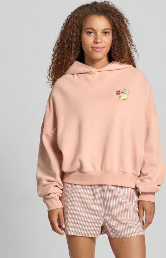 REVIEW Hoodie met motiefprint en extra brede schouders - Foto 2