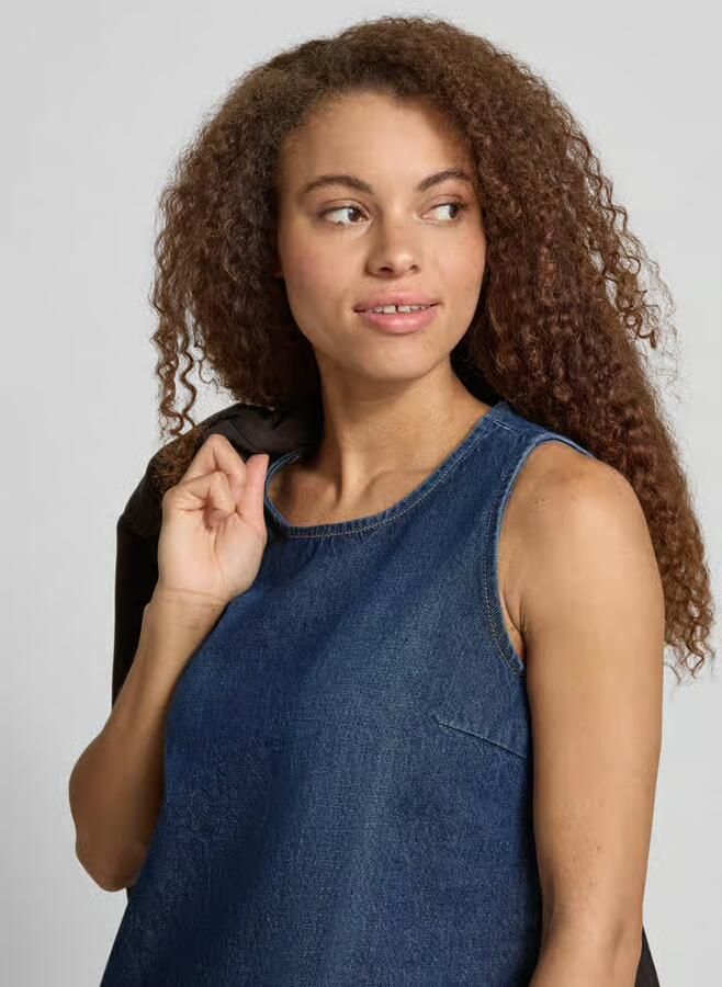 REVIEW Kort denimjurk met ronde hals
