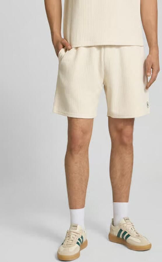 REVIEW Korte broek met structuurpatroon en elastische band - Foto 3