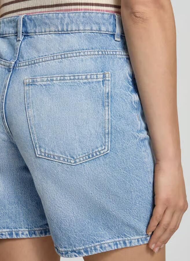 REVIEW Korte jeans in middelblauwe wassing