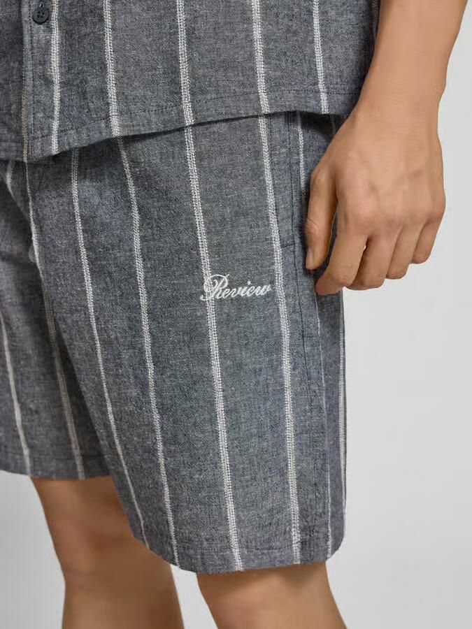 REVIEW Linnen short met gestikt logo