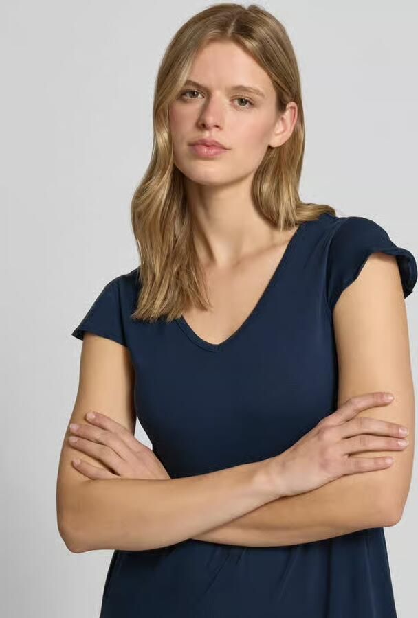 REVIEW Mini-jurk in laagjeslook met V-hals
