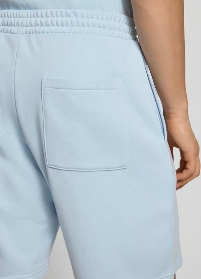 REVIEW regular fit sweatshorts met labelstitching