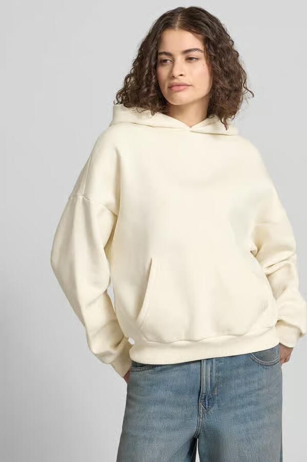 REVIEW Hoodie met labelstitching en kangoeroezak - Foto 3