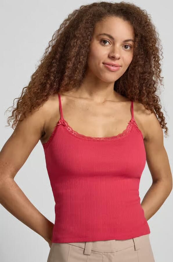 REVIEW slim fit top met kant