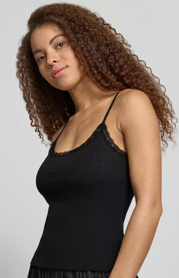 REVIEW slim fit top met kant