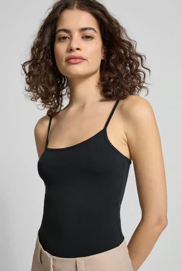 REVIEW slim fit top met spaghettibandjes