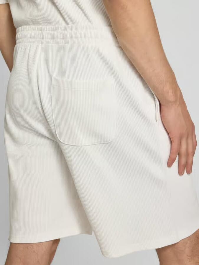 REVIEW straight fit sweatshorts met structuurpatroon