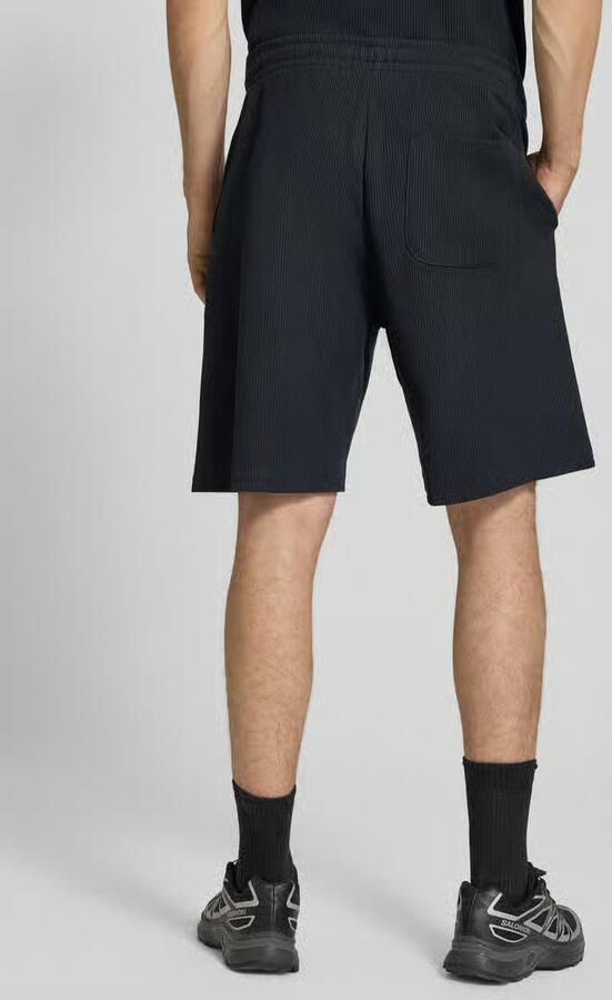 REVIEW straight fit sweatshorts met structuurpatroon - Foto 2