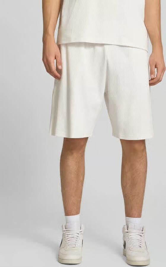 REVIEW straight fit sweatshorts met structuurpatroon - Foto 3