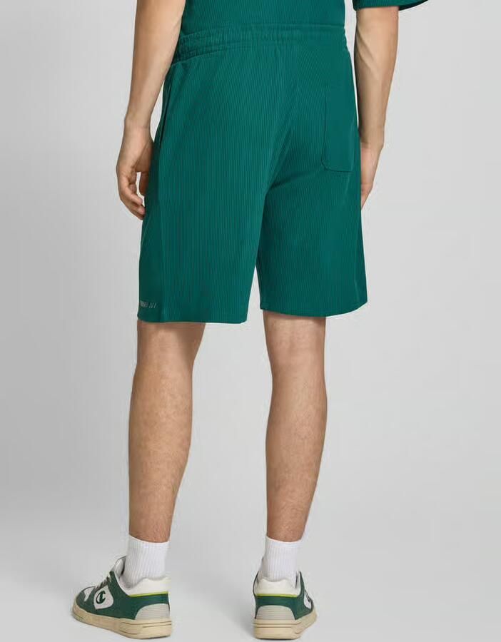 REVIEW straight fit sweatshorts met structuurpatroon