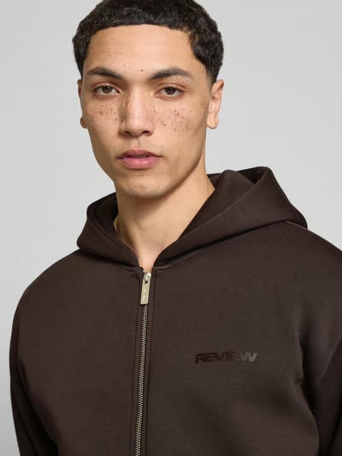 REVIEW Sweatjack met Kangoeroezak