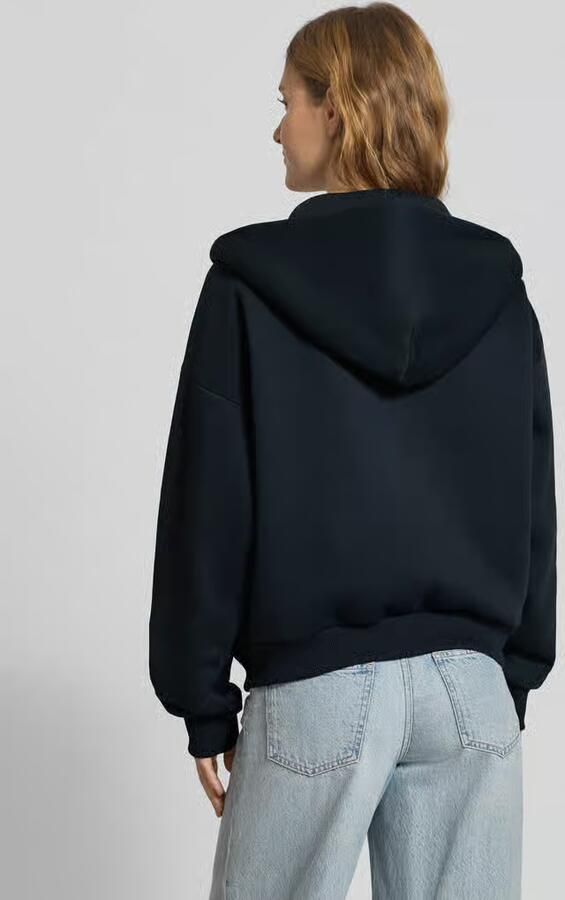 Review Sweatjack met logo en kangoeroezak
